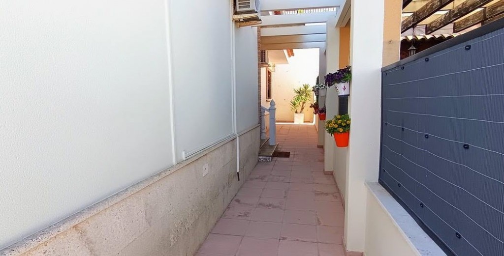 Dining area in villa for sale in Bigastro