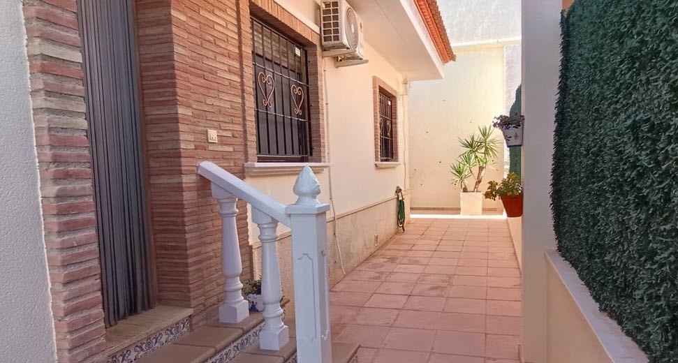 Bedroom in villa for sale in Bigastro