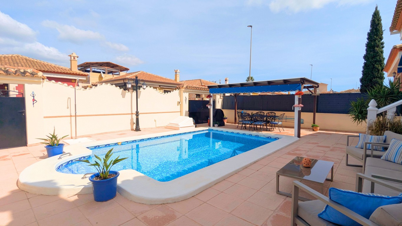 Terrace in villa for sale in Bigastro