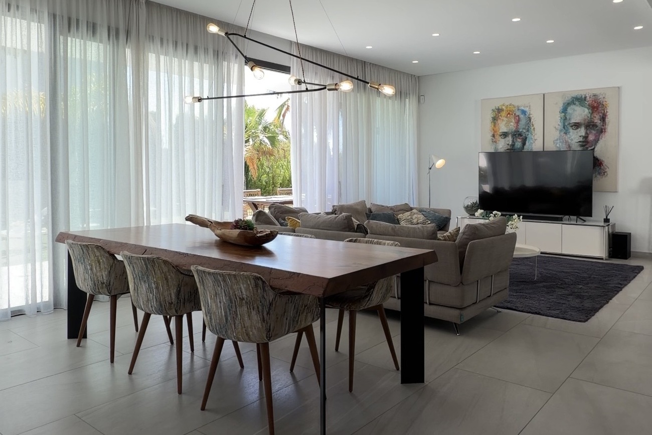 Pool area in villa for sale in Finestrat