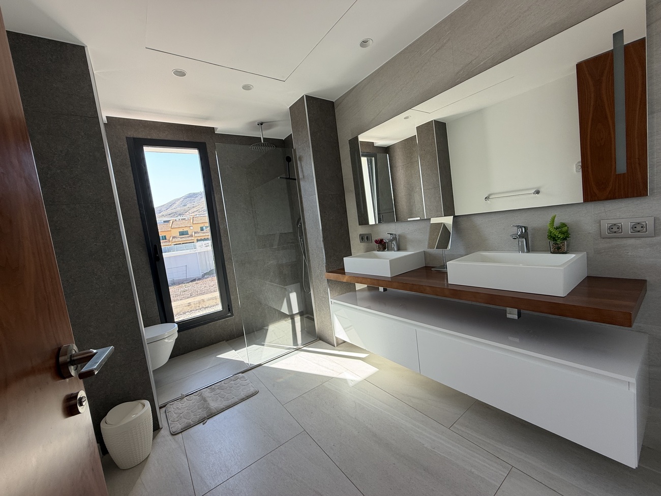 Dining area in villa for sale in Finestrat