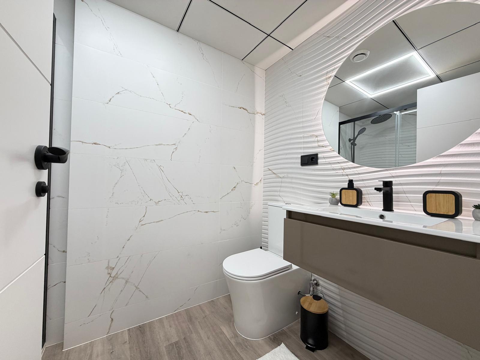 Bedroom in apartment for sale in Torrevieja
