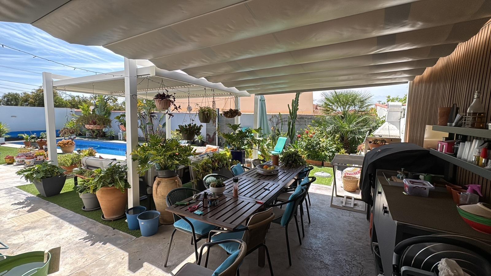 Terrace in villa for sale in Torrevieja