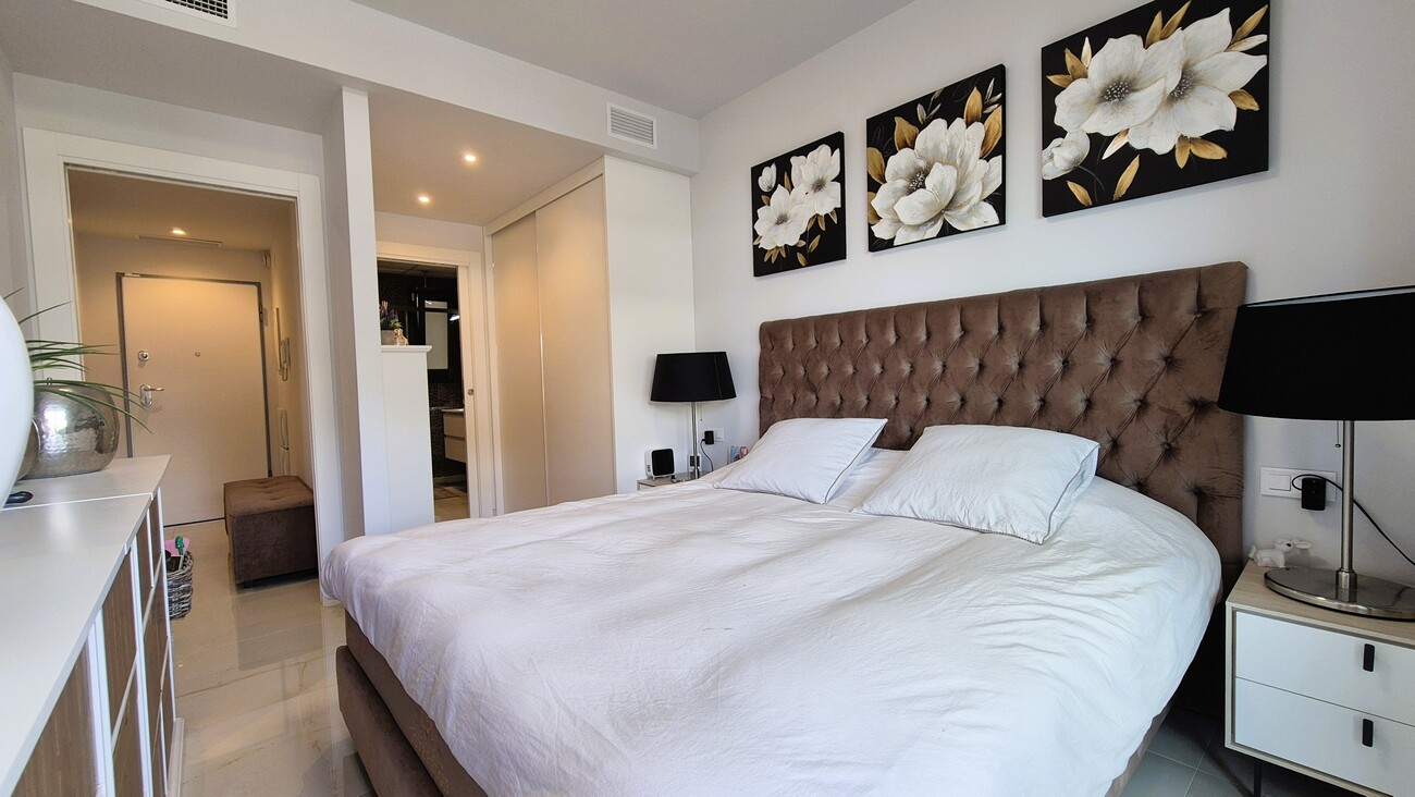 Master bedroom in apartment for sale in Playa Flamenca