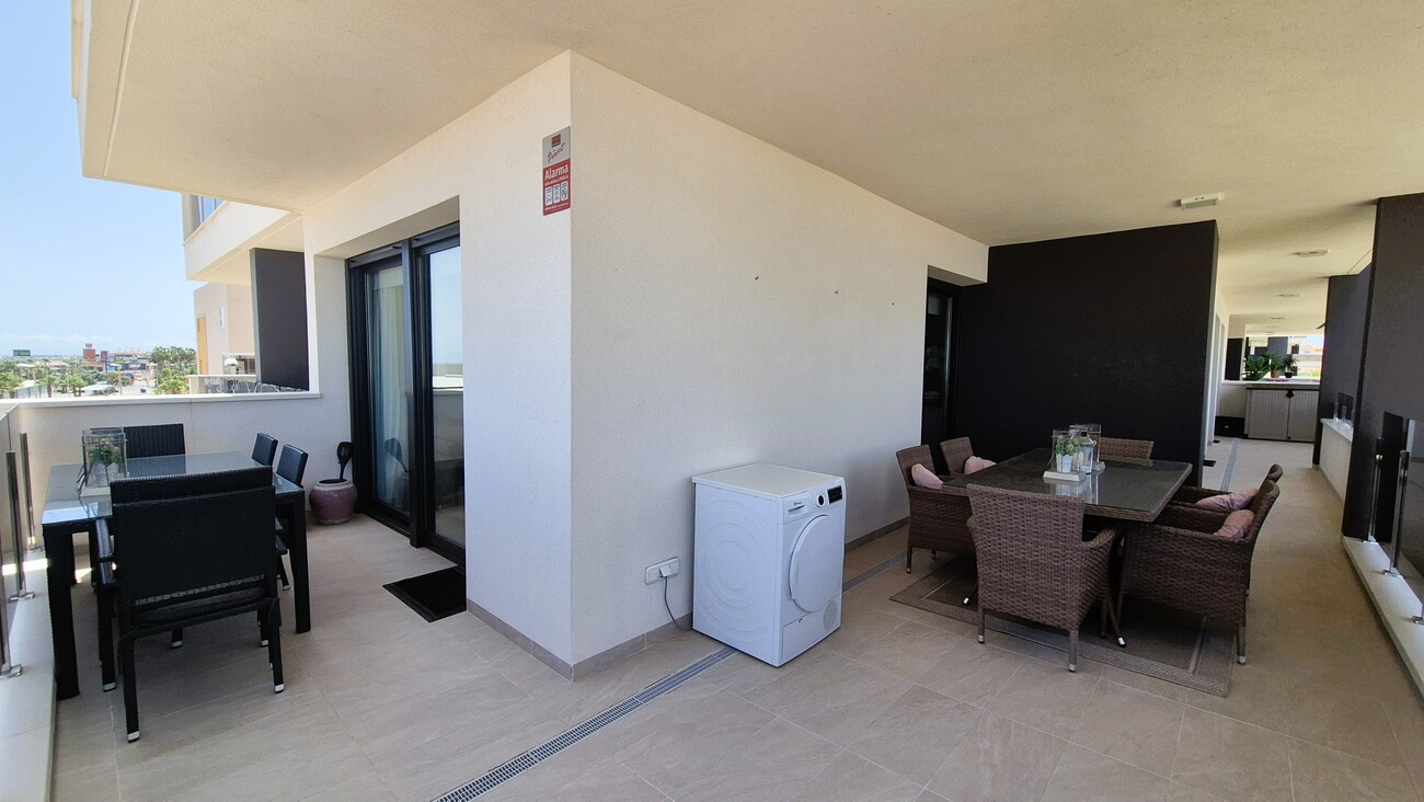 Master bedroom in apartment for sale in Playa Flamenca