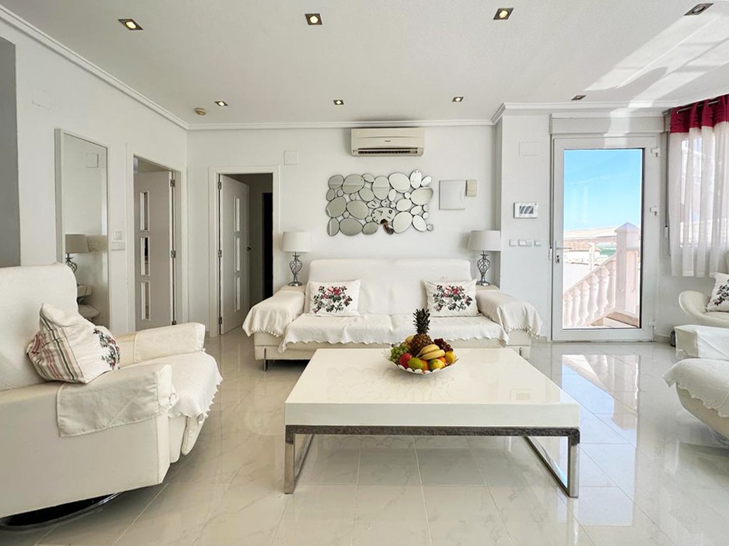 Garden in villa for sale in San Miguel de Salinas