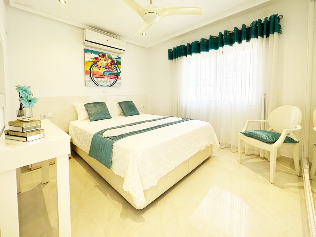 Dining area in villa for sale in San Miguel de Salinas