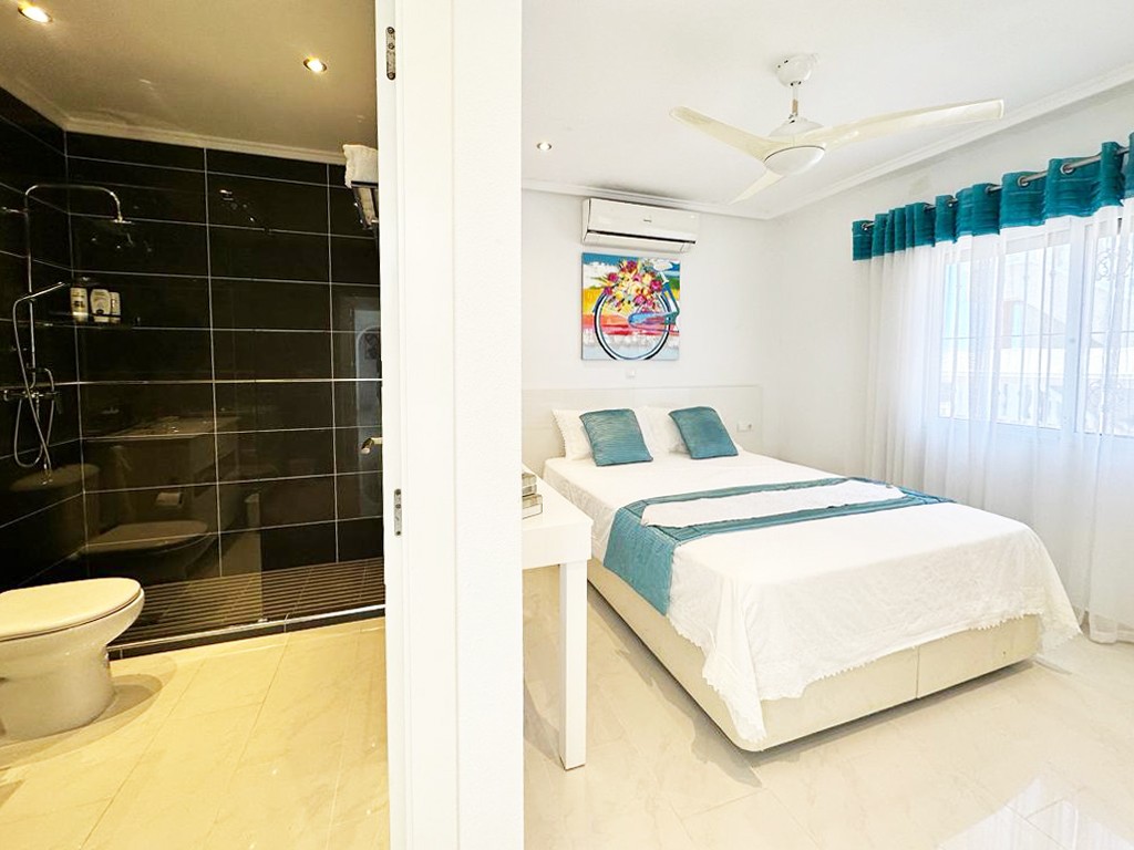 Exterior view in villa for sale in San Miguel de Salinas