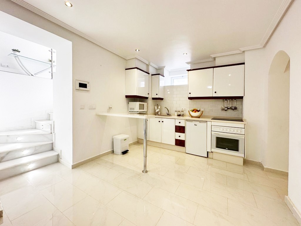 Garden in villa for sale in San Miguel de Salinas