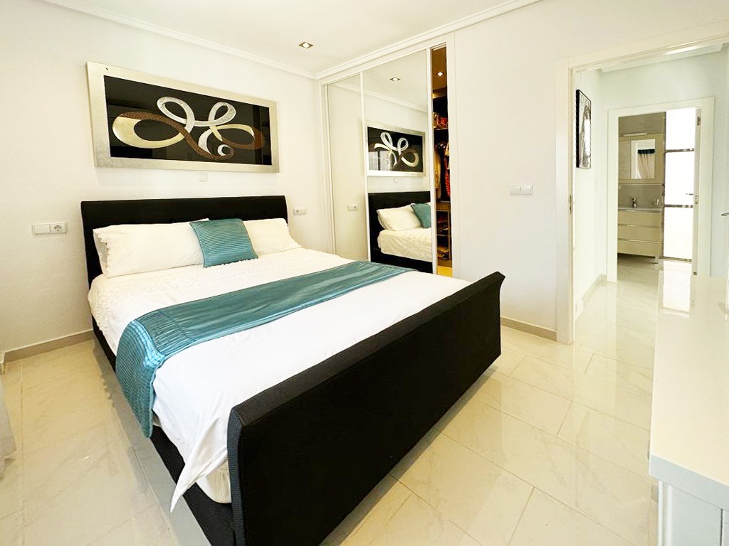 Bedroom in villa for sale in San Miguel de Salinas