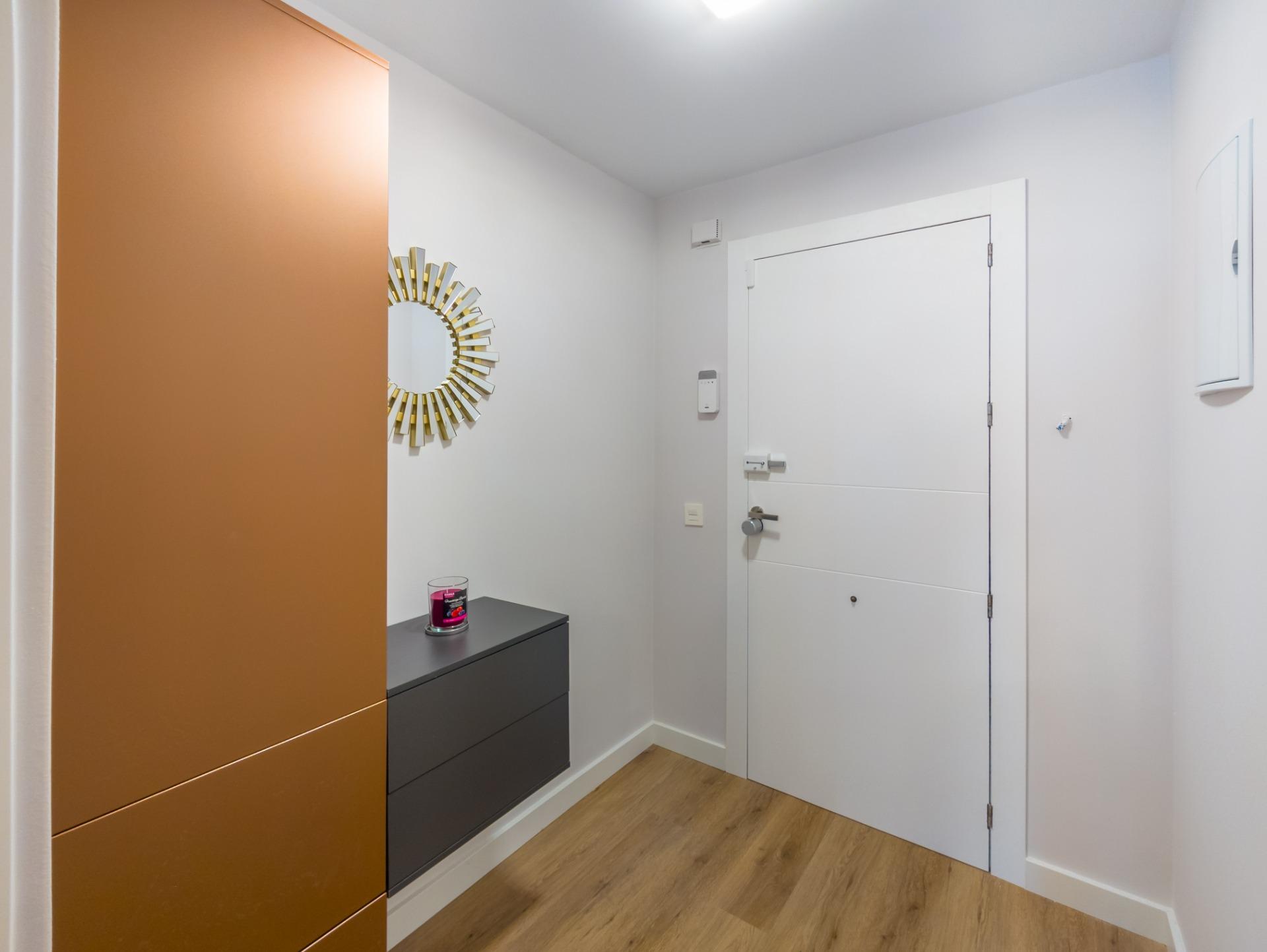 Bedroom in apartment for sale in Torrevieja