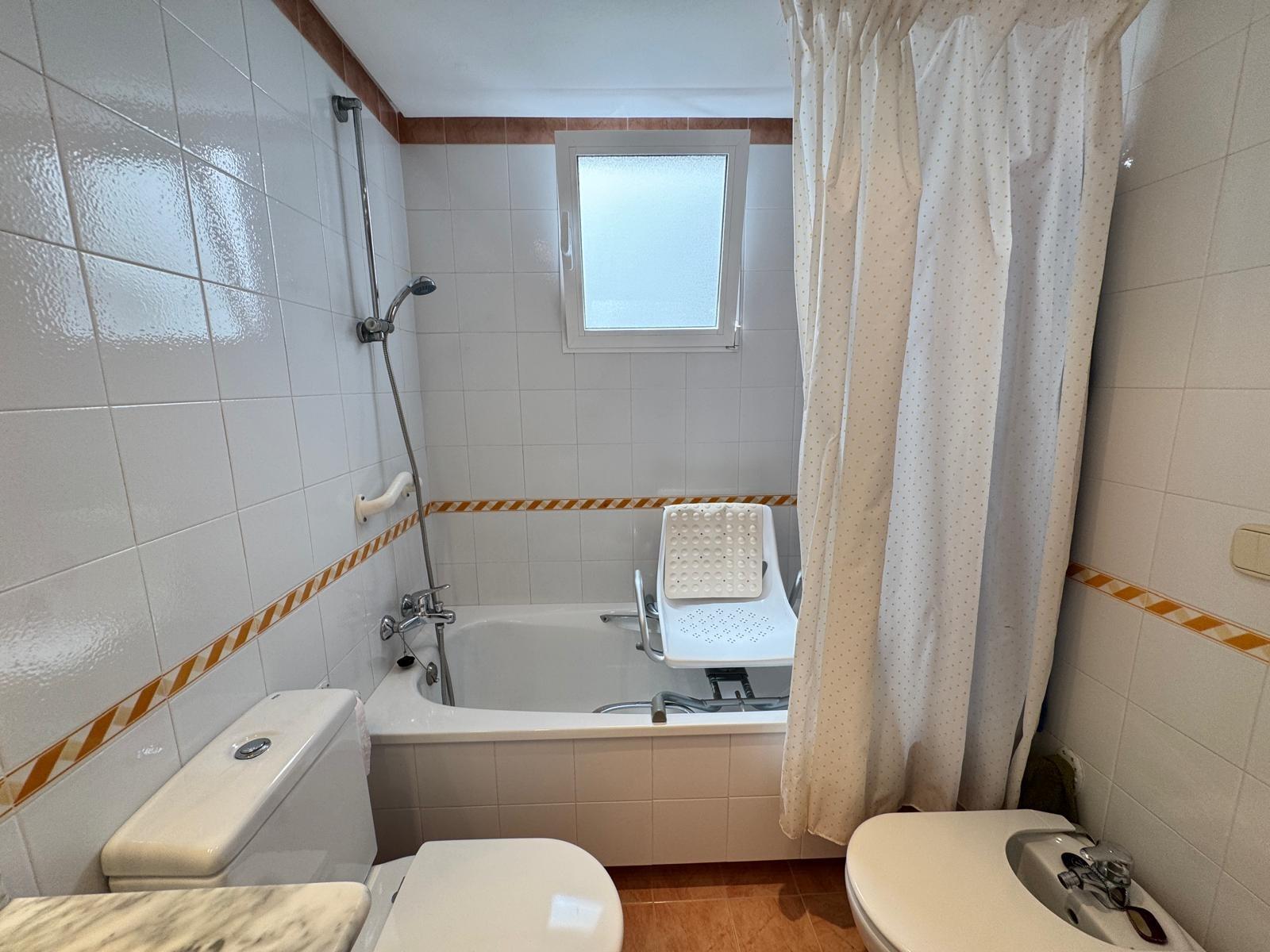 Bedroom in apartment for sale in Torrevieja