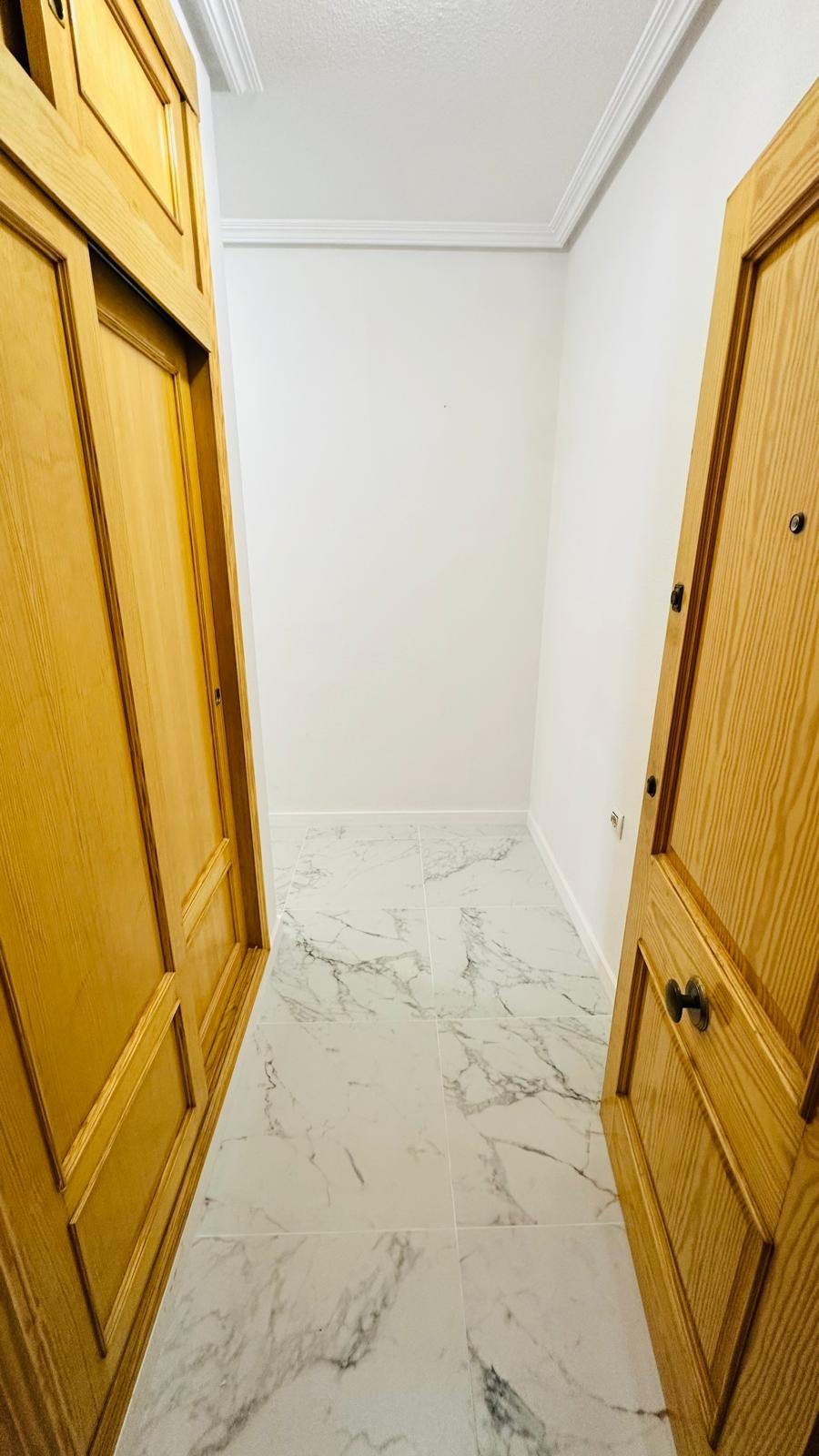 Bedroom in apartment for sale in Torrevieja