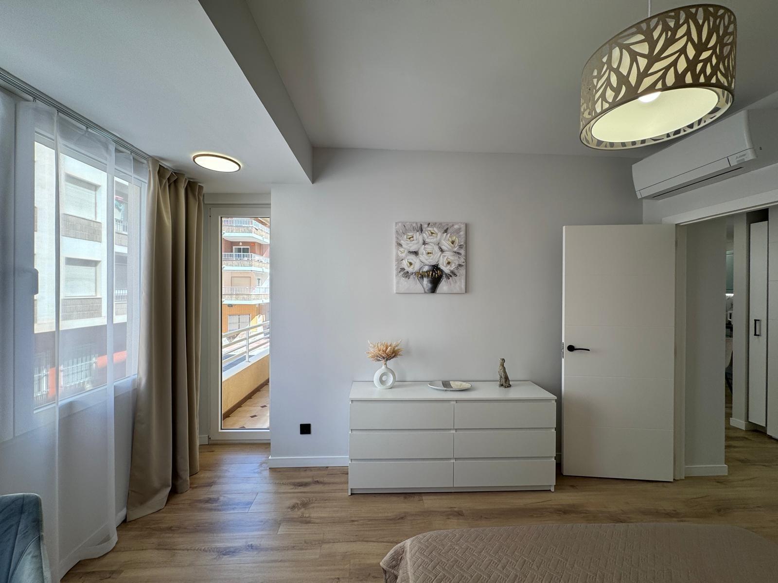 Bedroom in apartment for sale in Torrevieja