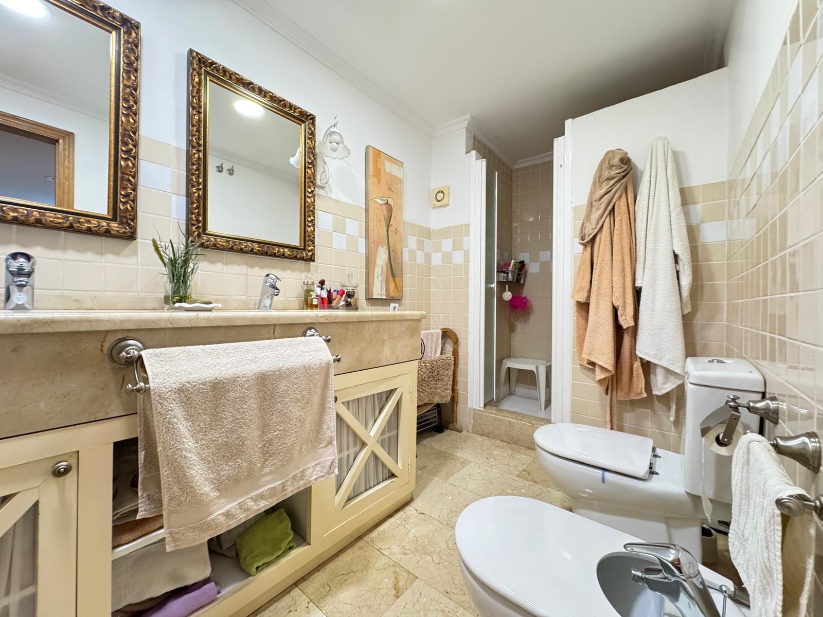 Master bedroom in apartment for sale in Torrevieja