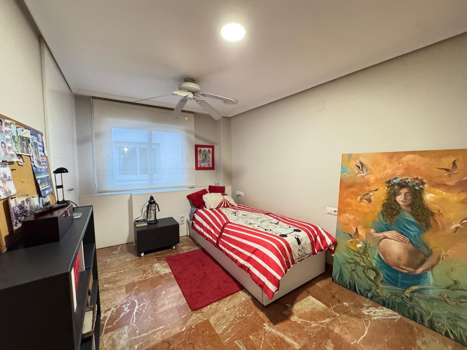 Bedroom in apartment for sale in Torrevieja