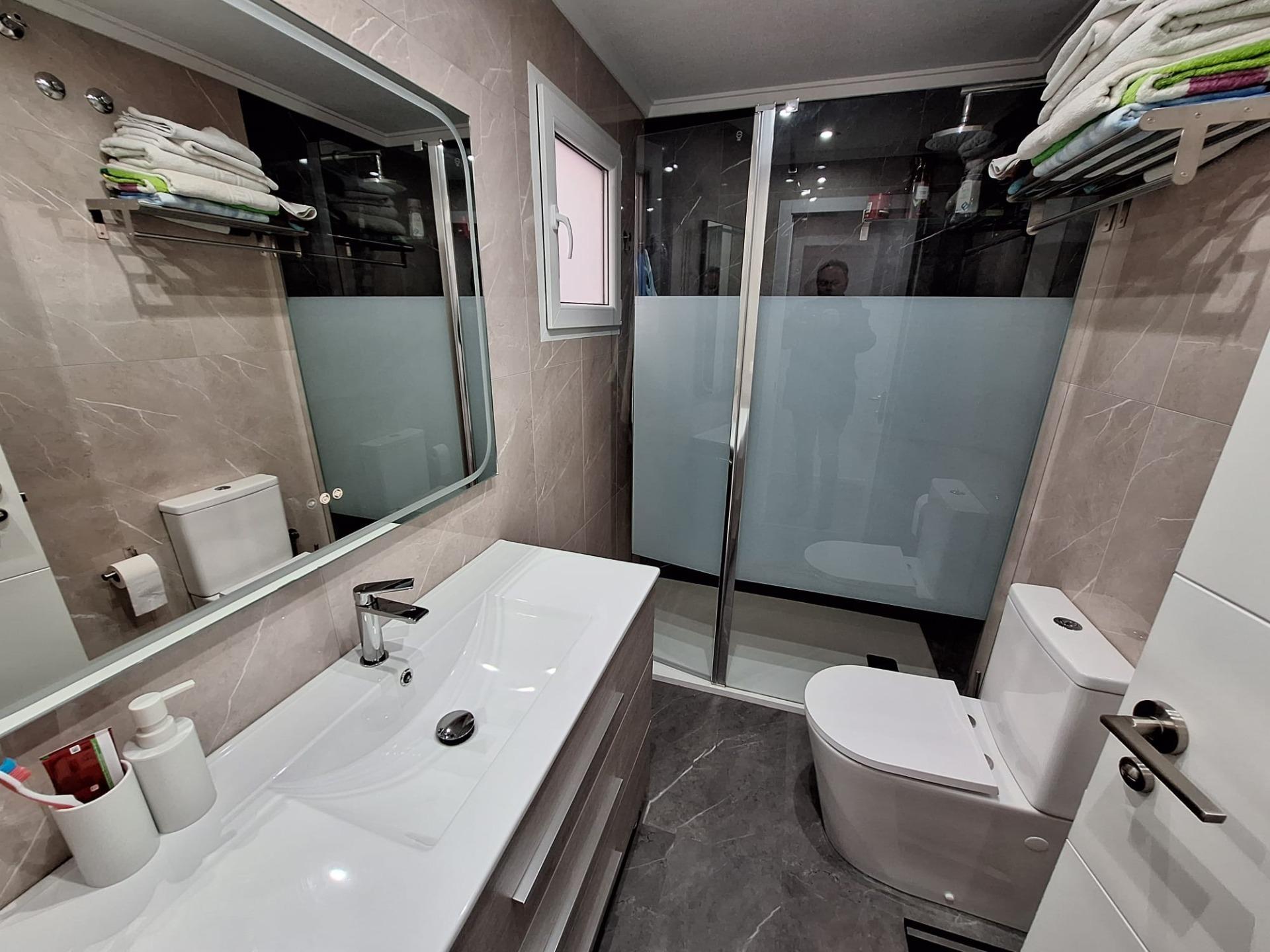 Bedroom in apartment for sale in Torrevieja