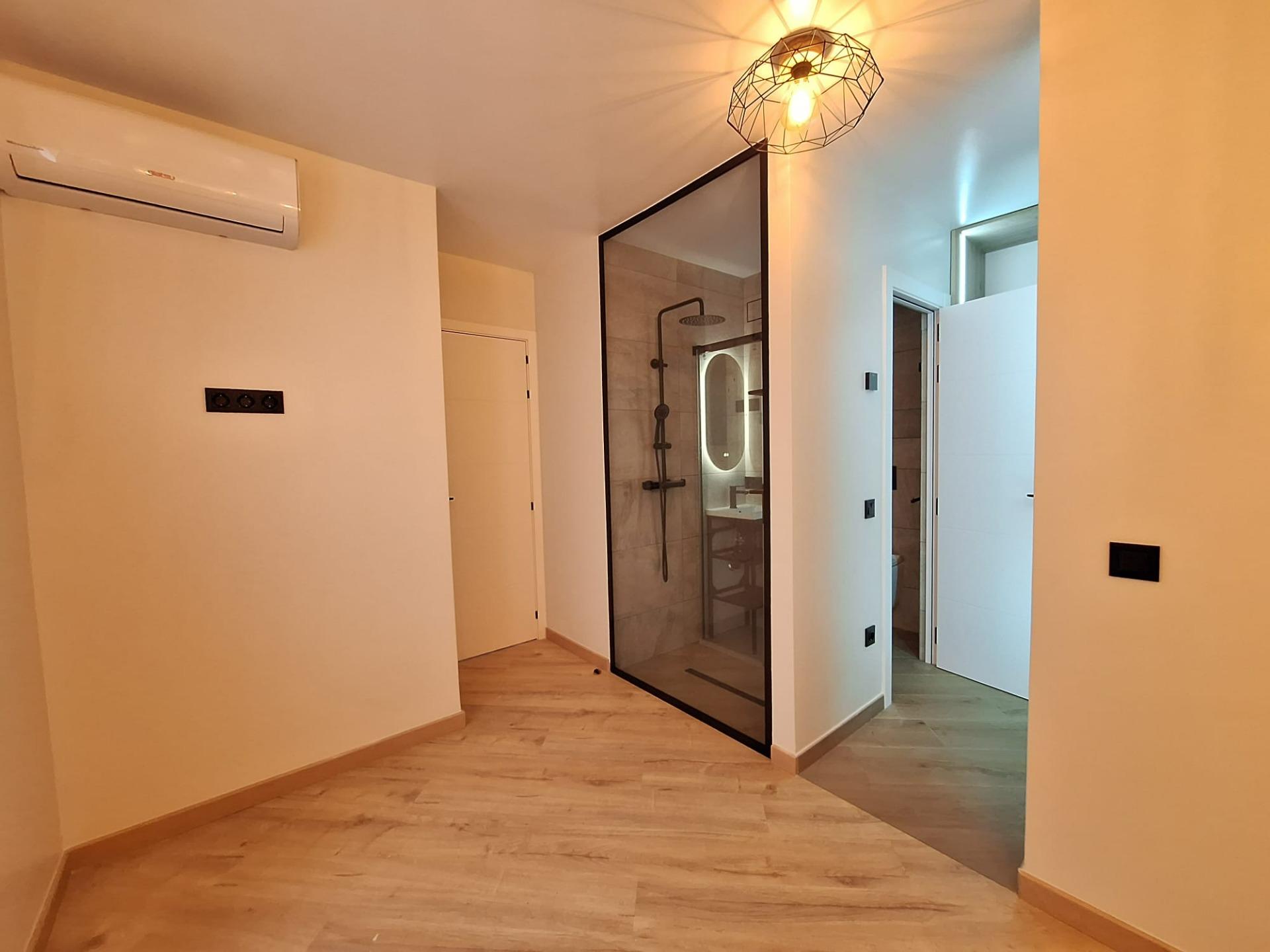 Master bedroom in apartment for sale in Torrevieja