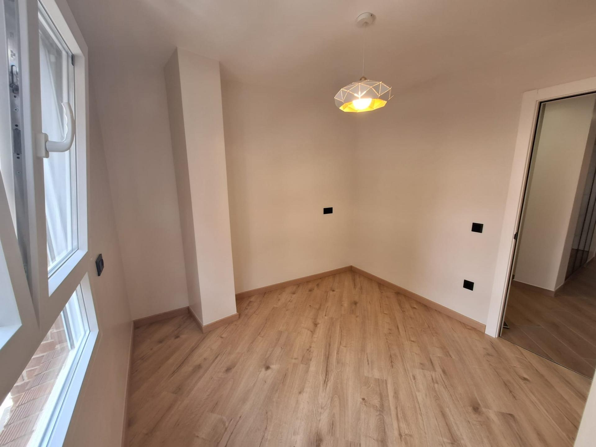 Bedroom in apartment for sale in Torrevieja