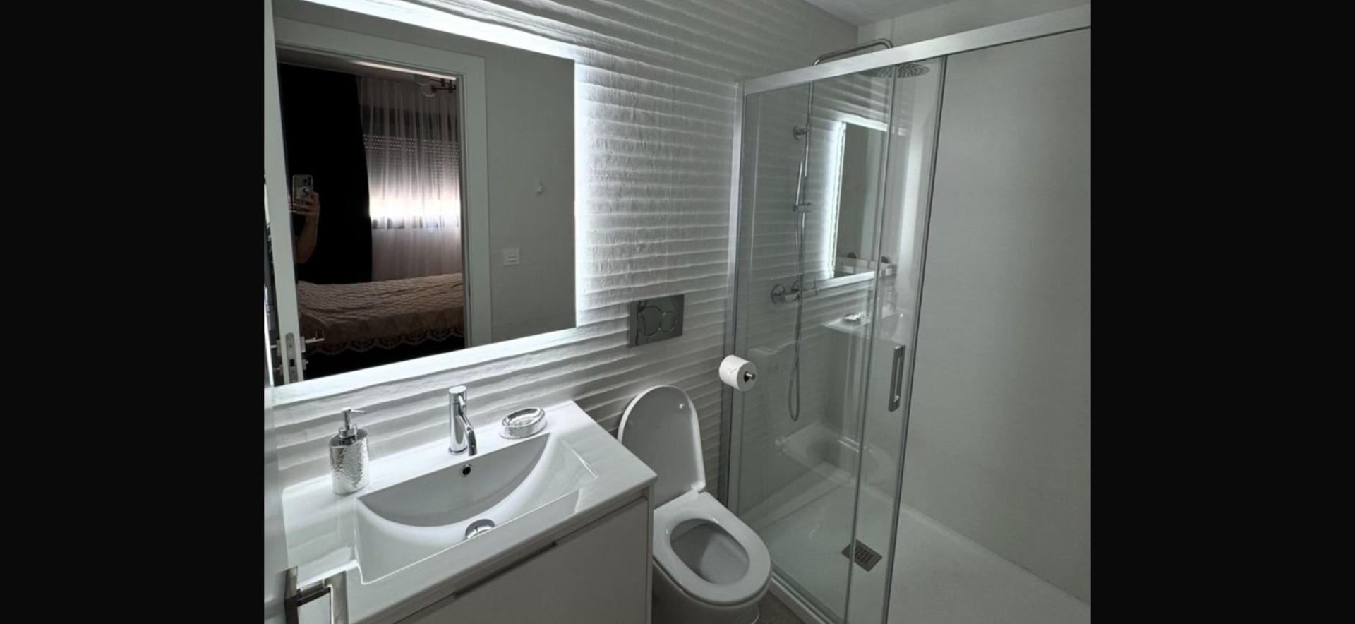 Master bedroom in apartment for sale in Torrevieja