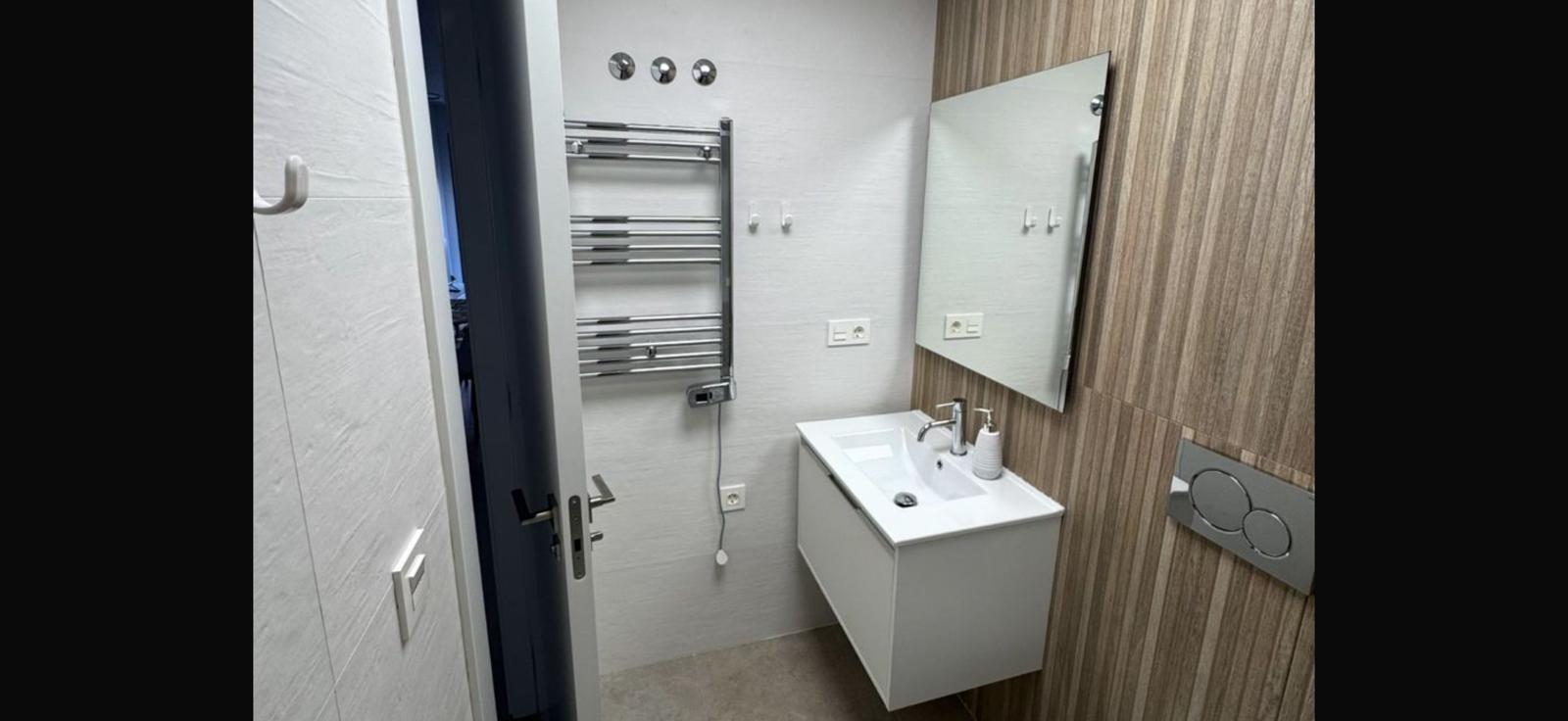 Bedroom in apartment for sale in Torrevieja