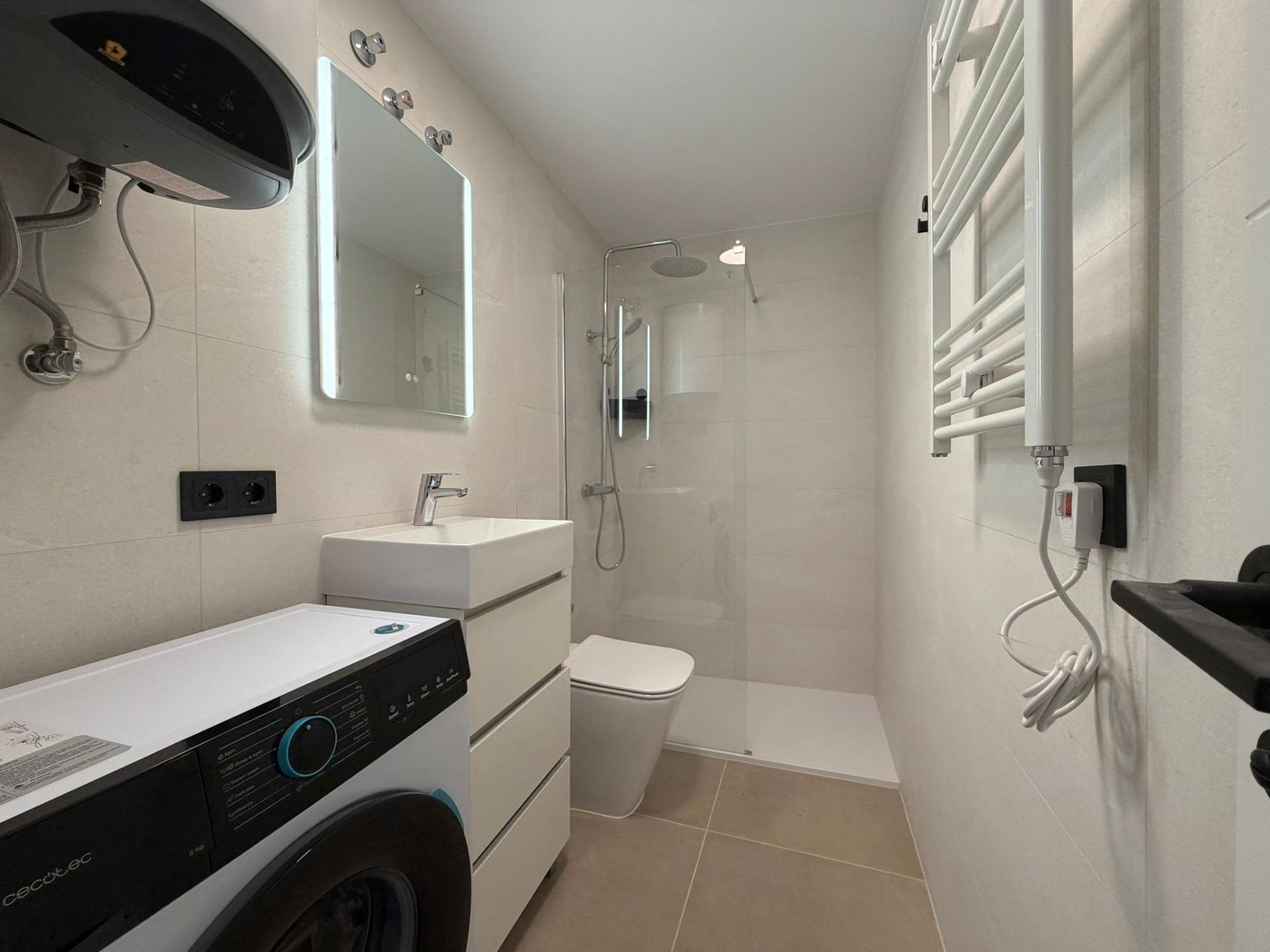 Bedroom in apartment for sale in Torrevieja