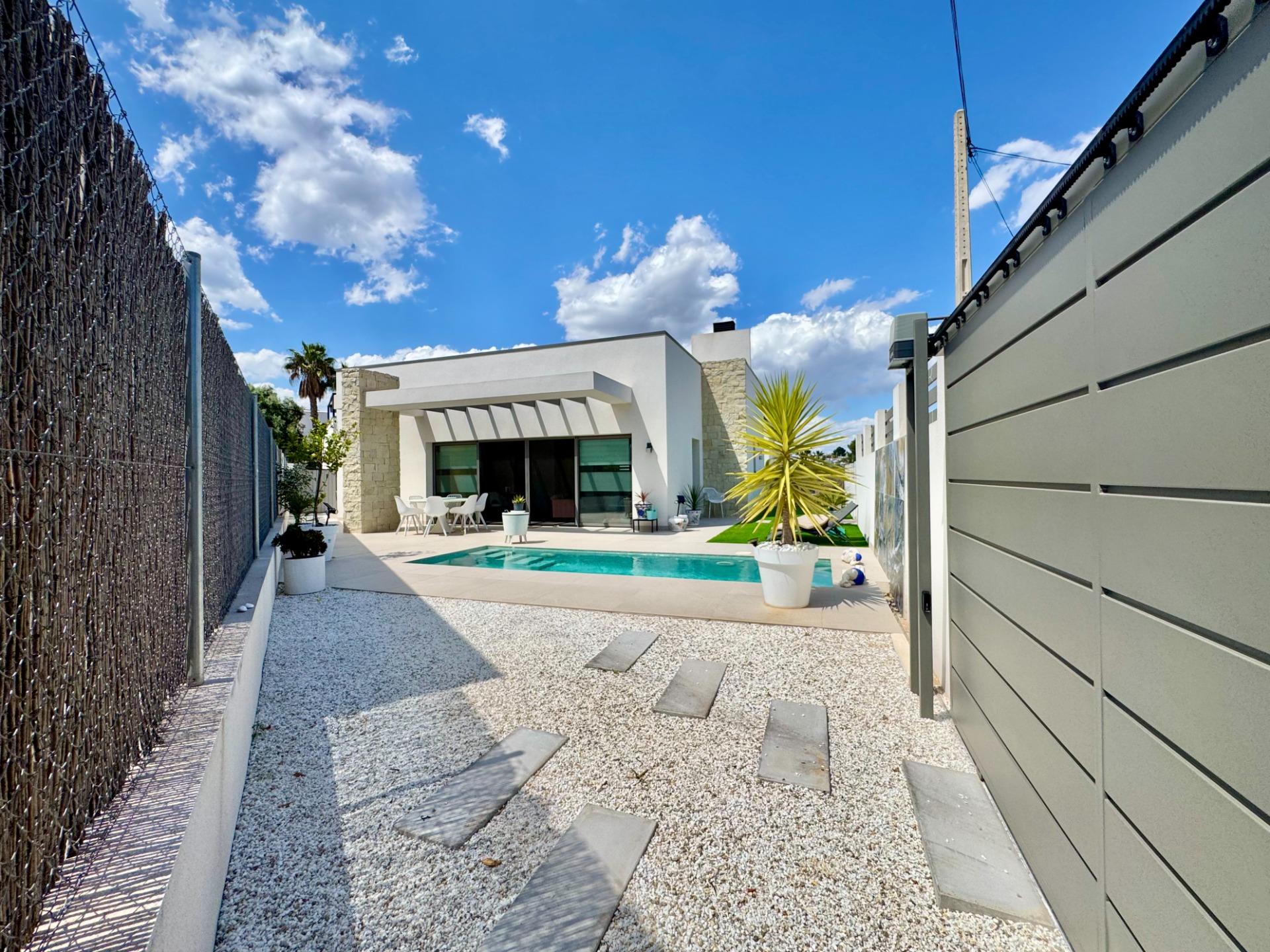 Exterior view in villa for sale in San Miguel de Salinas