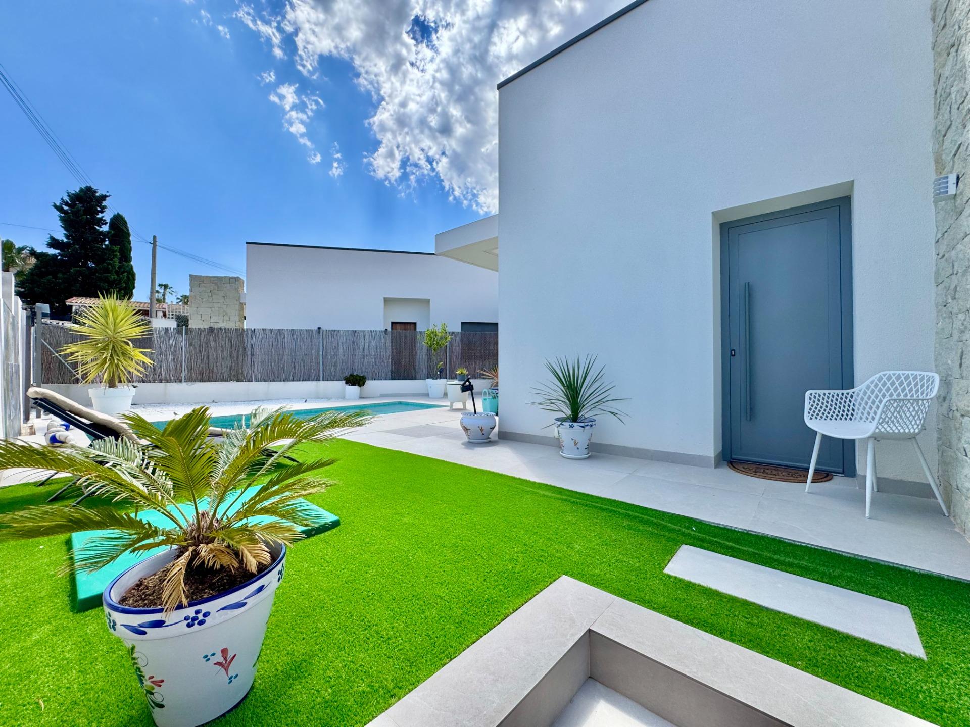 Master bedroom in villa for sale in San Miguel de Salinas