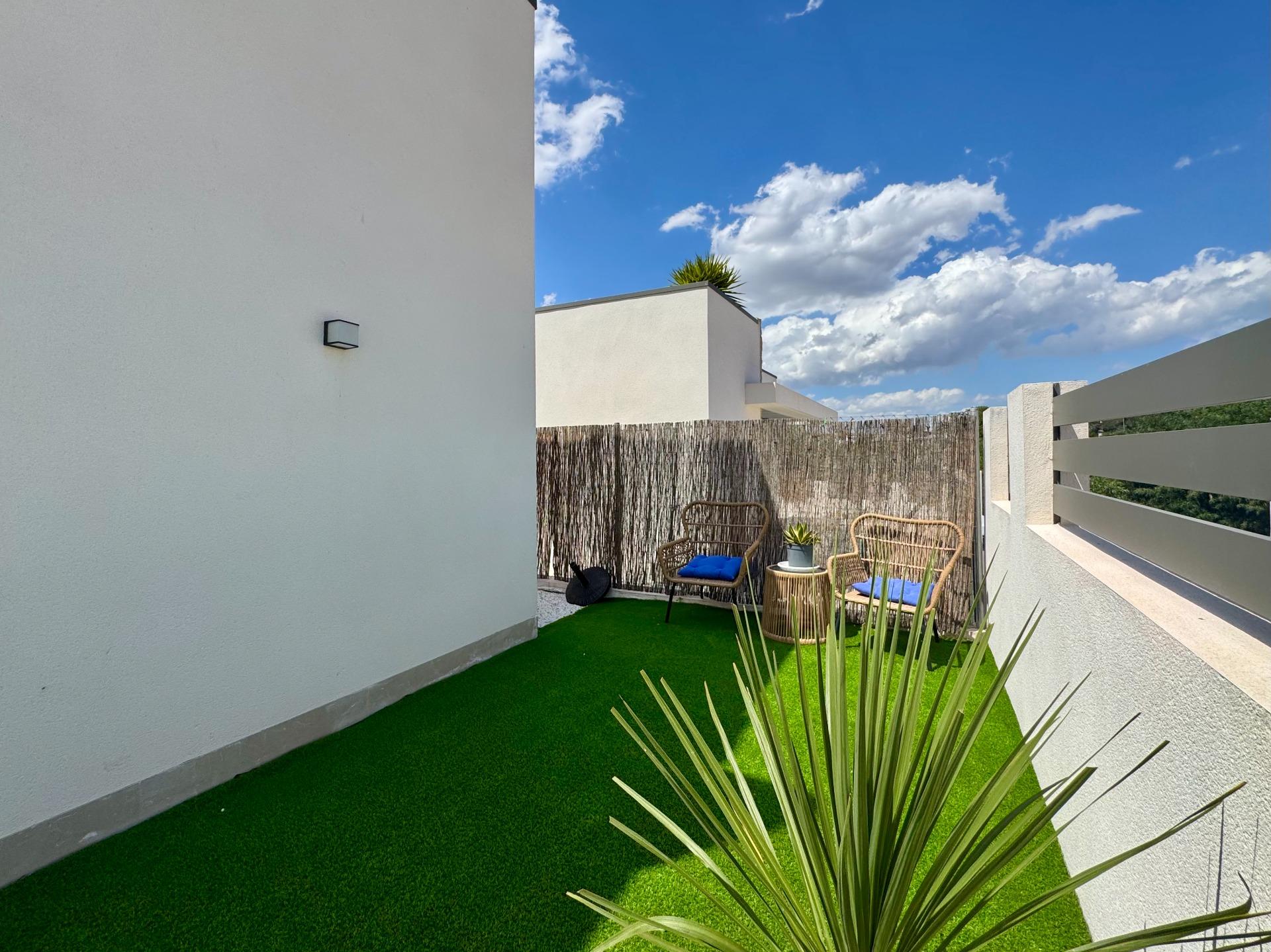 Garden in villa for sale in San Miguel de Salinas