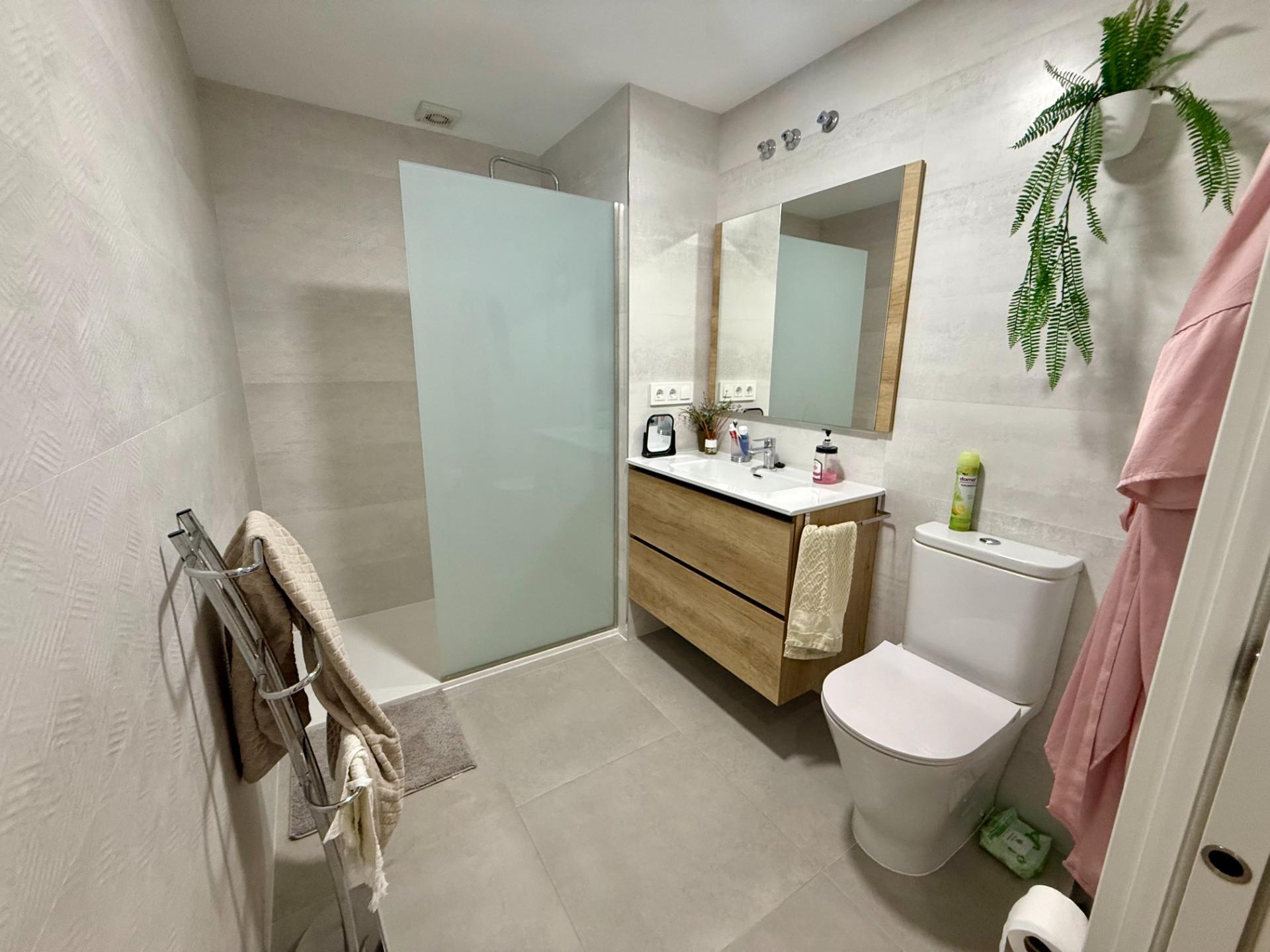 Master bedroom in apartment for sale in Torrevieja