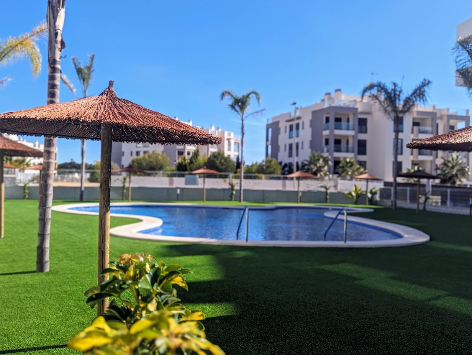 Soleil et tranquillité au cœur de Villamartín : Une résidence de luxe au sommet de la Costa Blanca