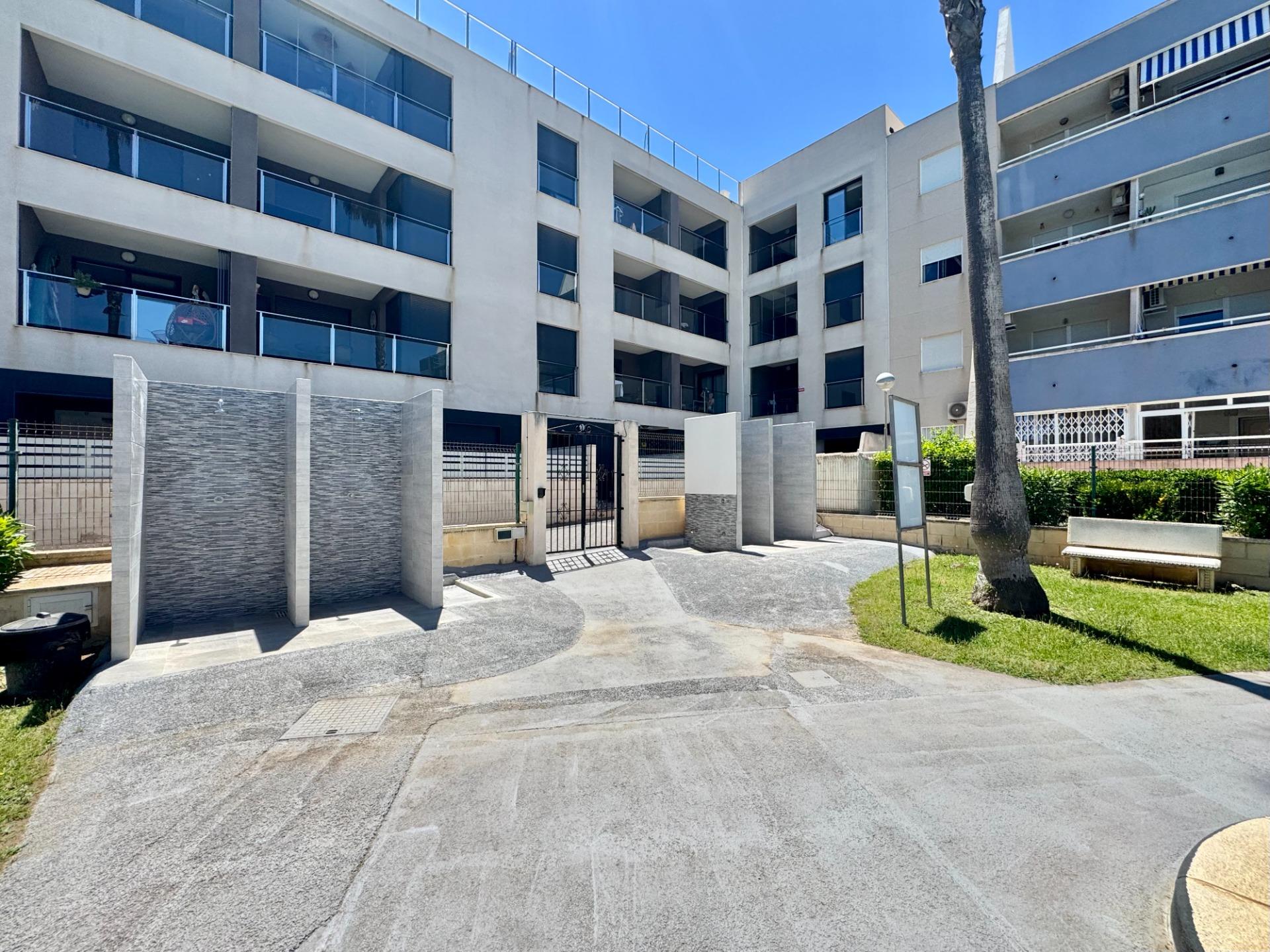 Master bedroom in apartment for sale in Torrevieja