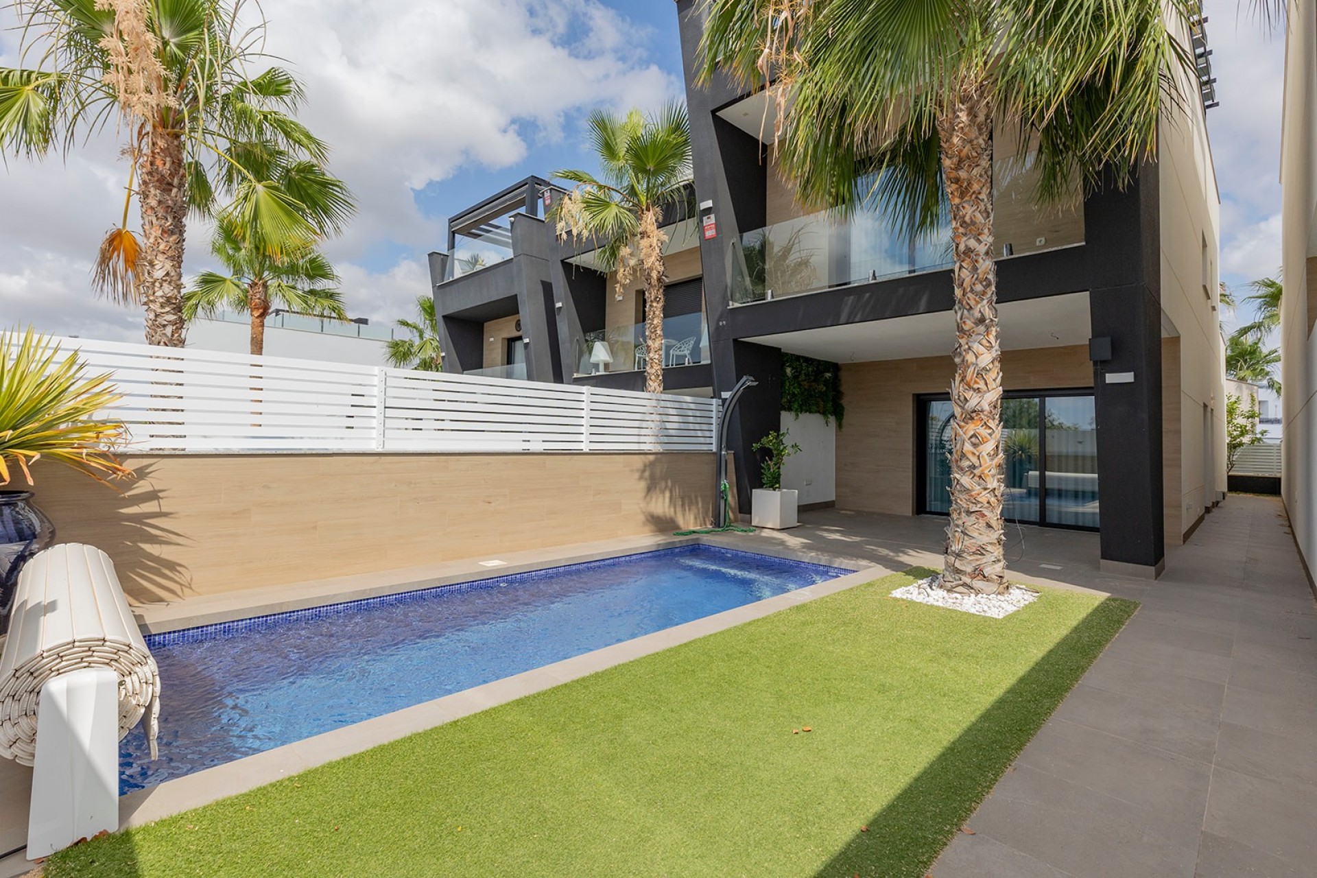 Villa Moderna de Luxo em Benijófar – Um Refúgio de Elegância na Costa Blanca