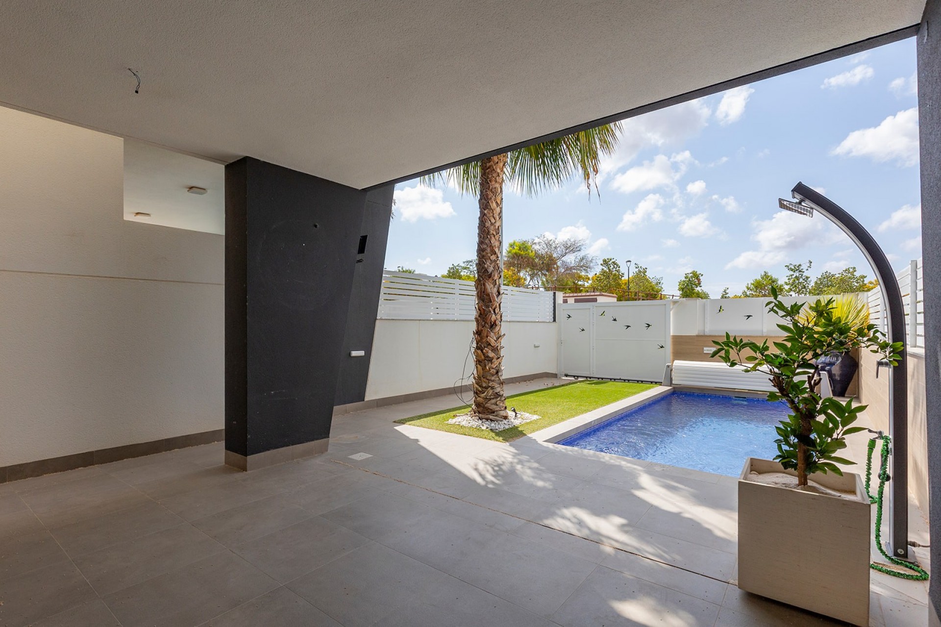 Master bedroom in villa for sale in Benijofar