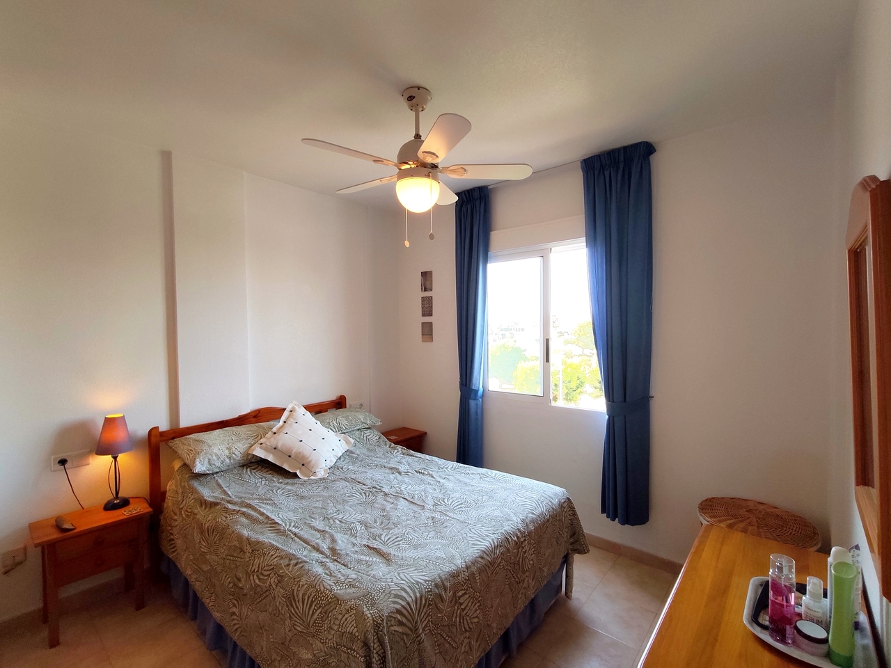 Master bedroom in apartment for sale in La Zenia