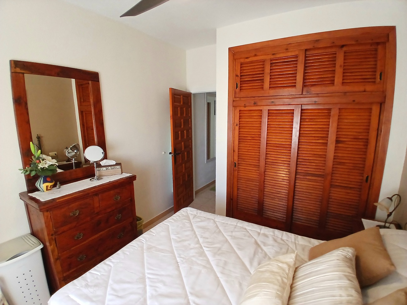 Pool area in villa for sale in Villamartin