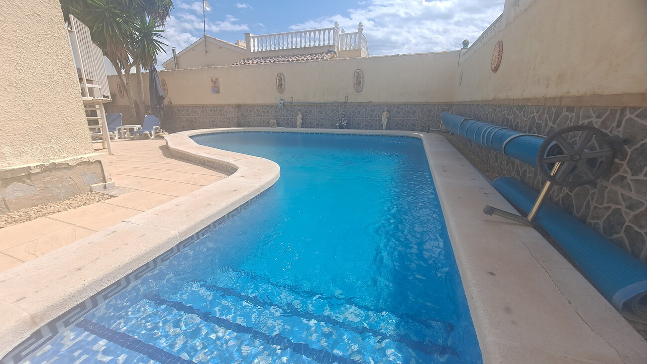 Bedroom in villa for sale in Villamartin