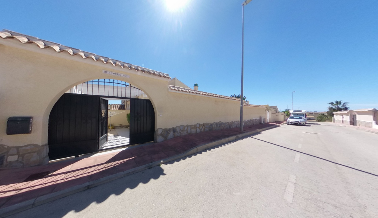 Pool area in villa for sale in Villamartin