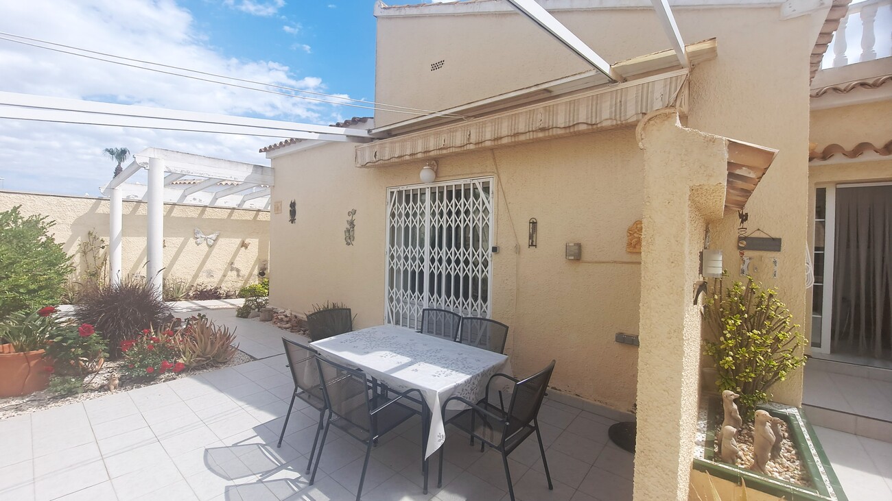 Pool area in villa for sale in Villamartin