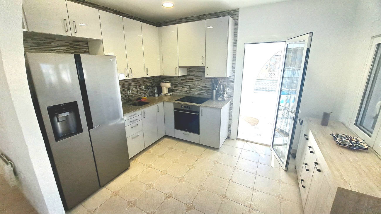 Pool area in villa for sale in San Miguel de Salinas