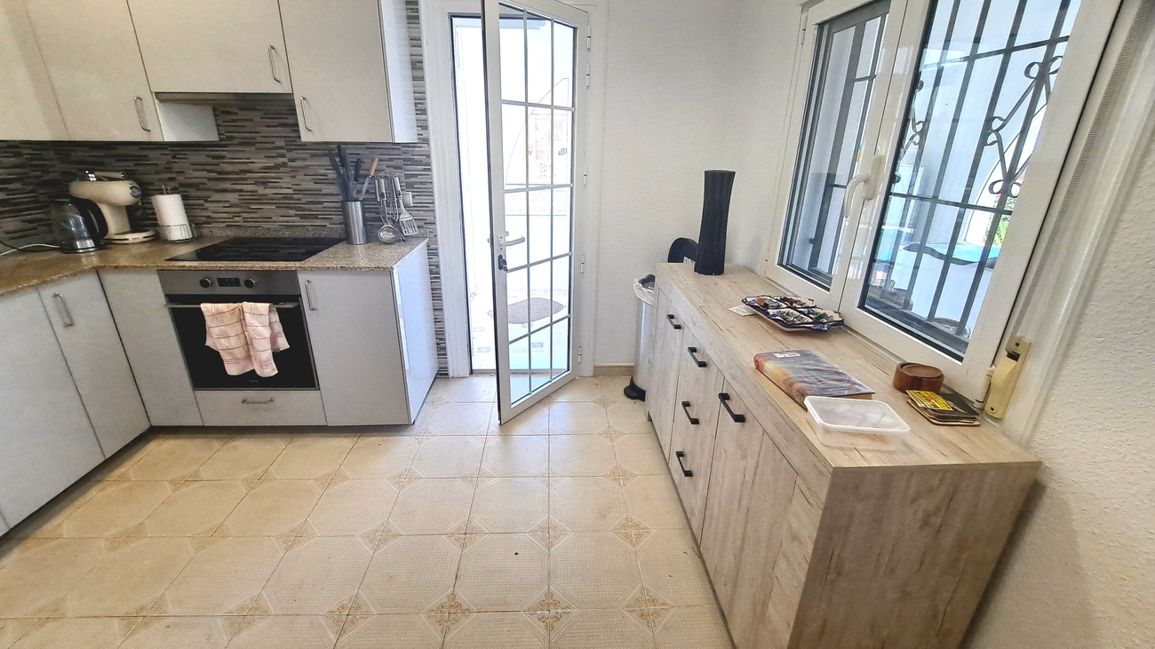 Garden in villa for sale in San Miguel de Salinas
