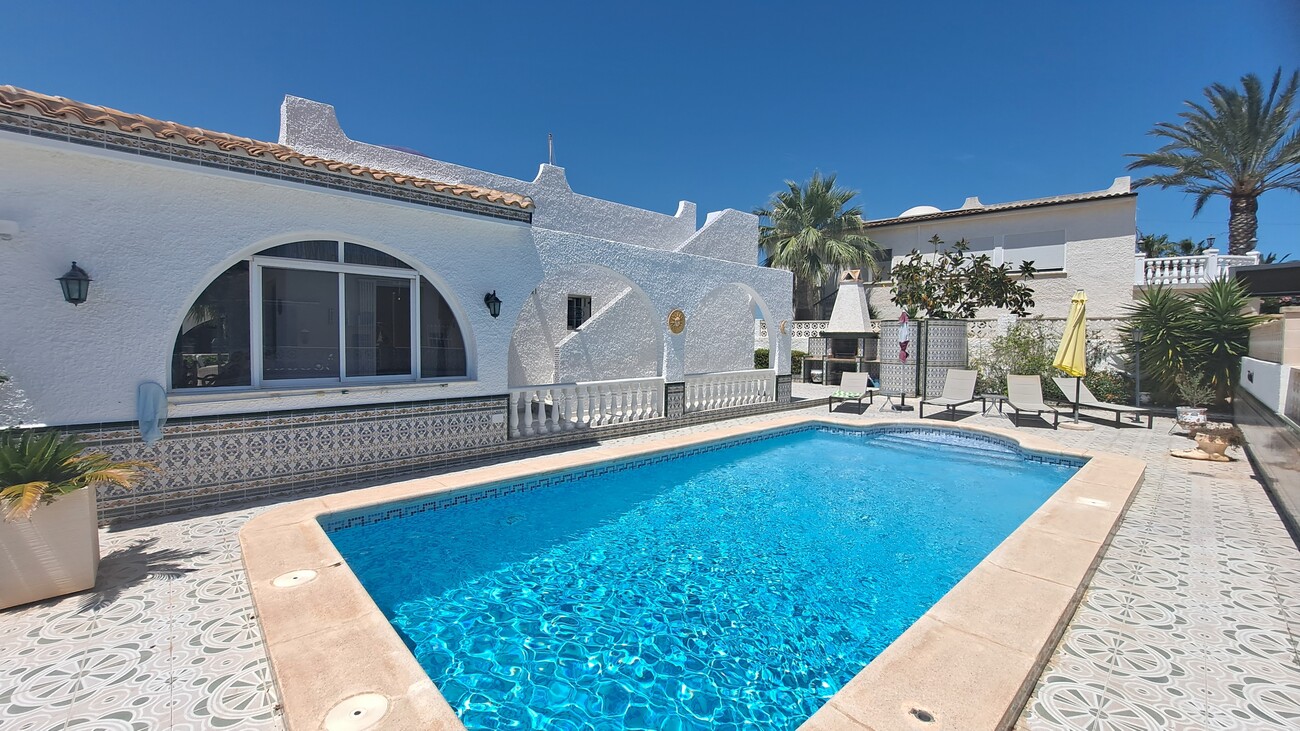 Pool area in villa for sale in San Miguel de Salinas