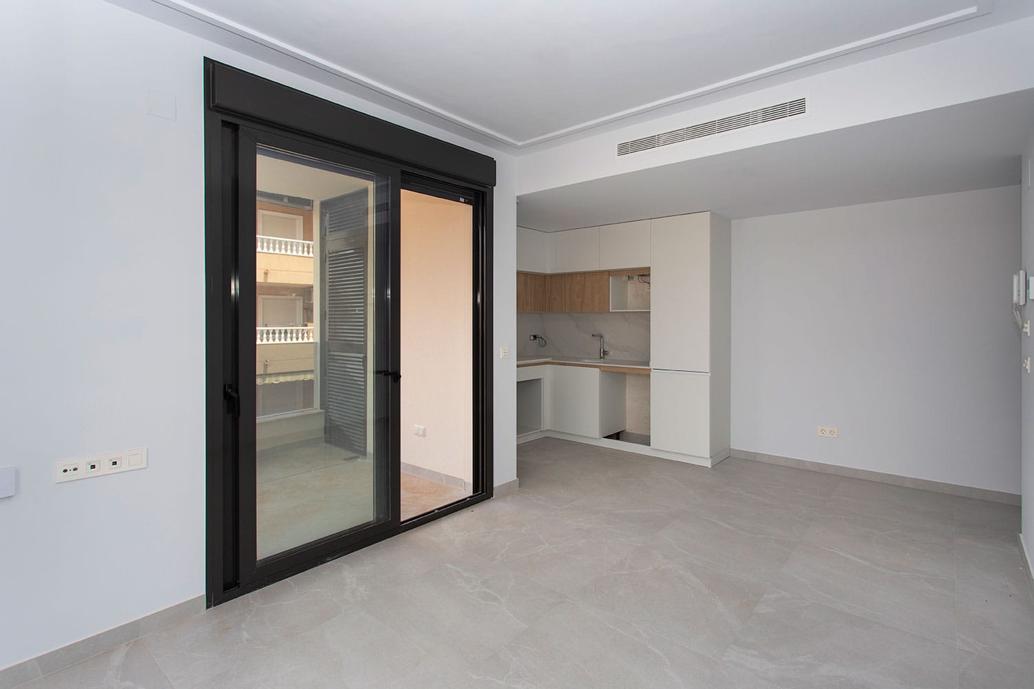 Terrace in apartment for sale in Torrevieja