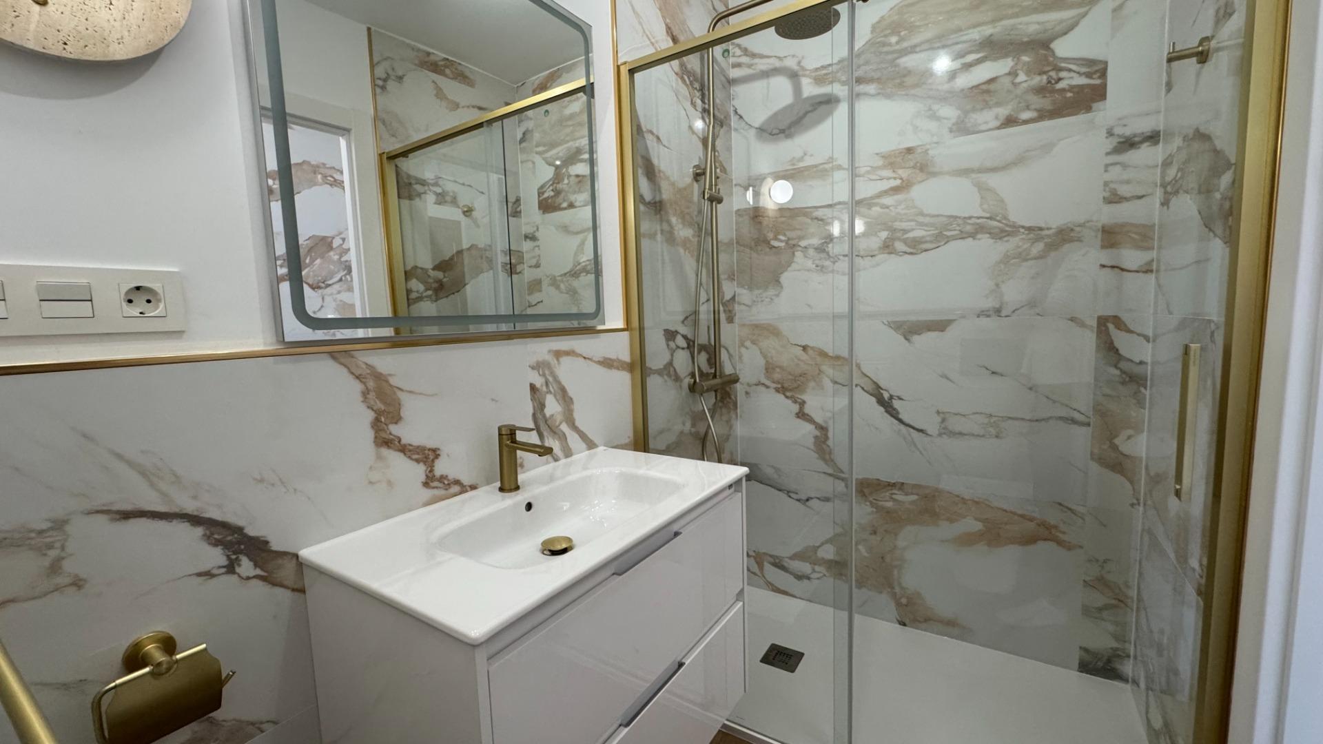Bathroom in penthouse for sale in Torrevieja