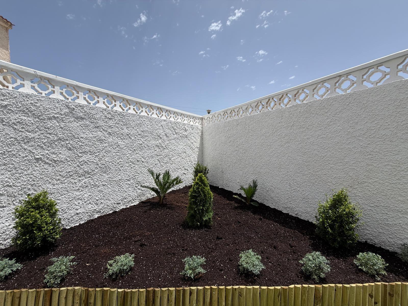 Garden in bungalow for sale in Torrevieja