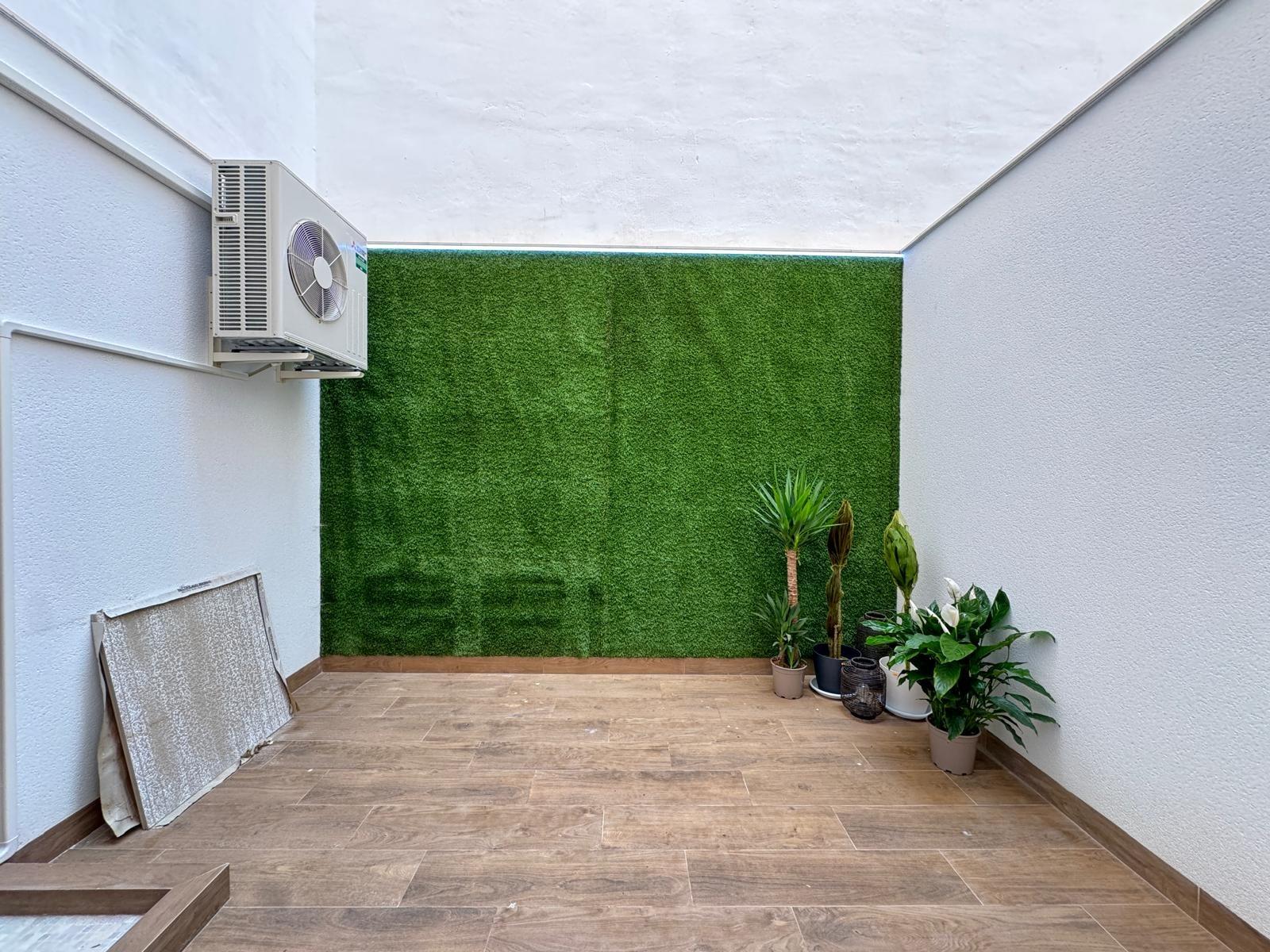 Terrace in apartment for sale in Torrevieja