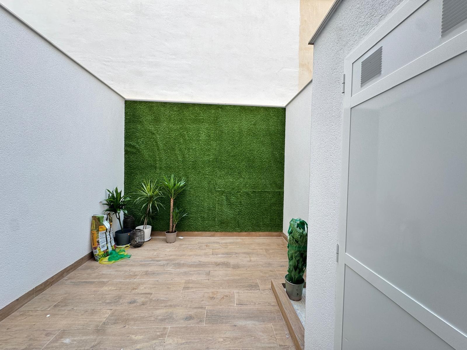 Terrace in apartment for sale in Torrevieja