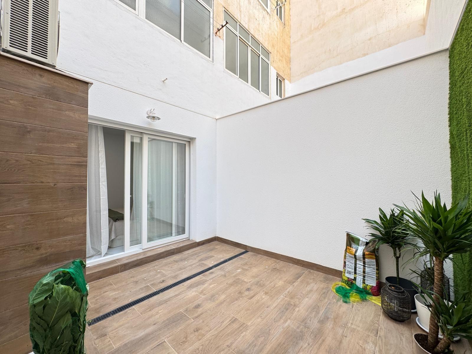 Bedroom in apartment for sale in Torrevieja
