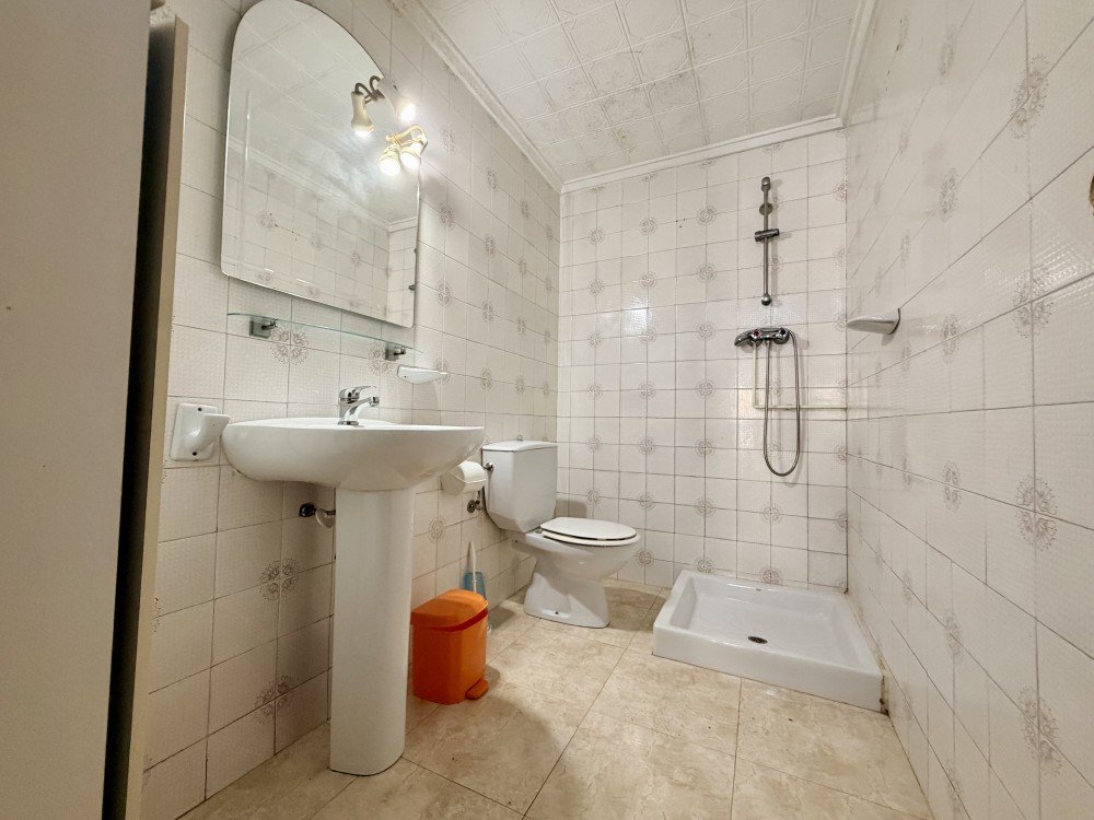 Bedroom in apartment for sale in Formentera del Segura