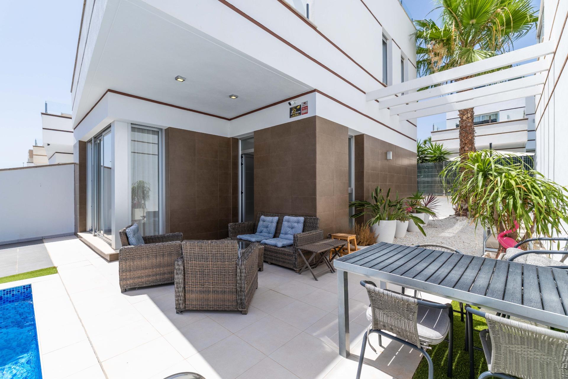 Pool area in villa for sale in Rojales